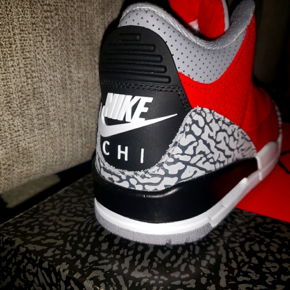 JORDAN 3S (CHI) EDITION SZ 4 - Picture 2 of 2